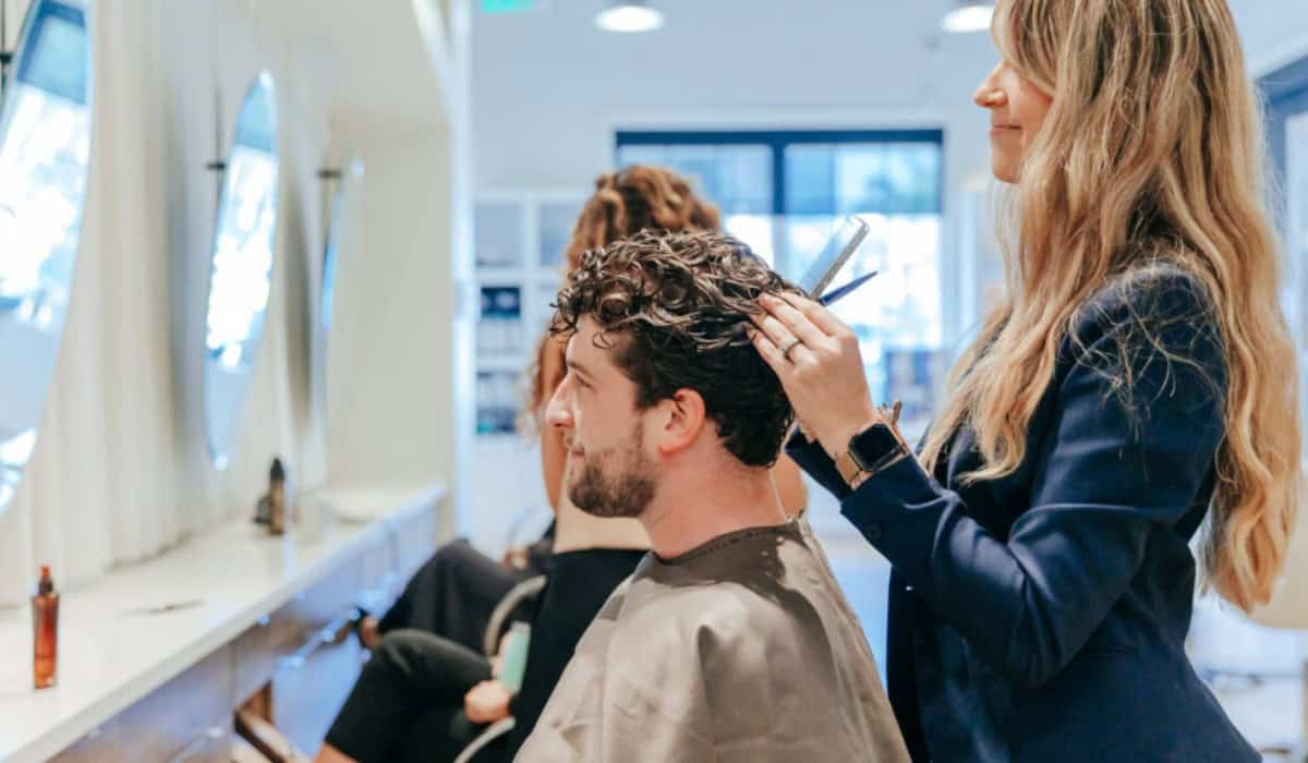Modern Men’s Haircut Near Me: How to Choose the Right Style
